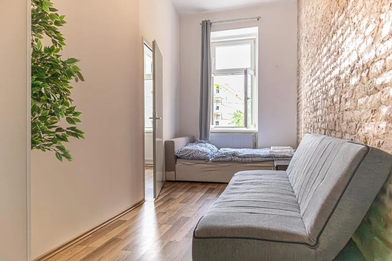 Stunning 2Br Apt Comfortable Design/Great Location Vienna
